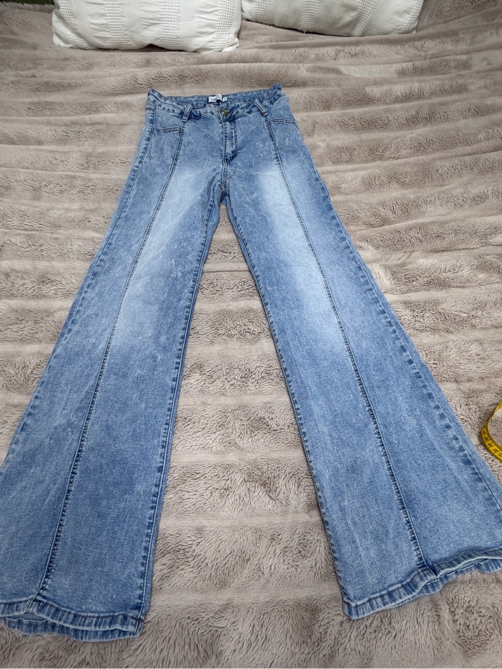 Rue21 Women’s Size 12 Light Wash High Rise Wide Leg Flare Jeans